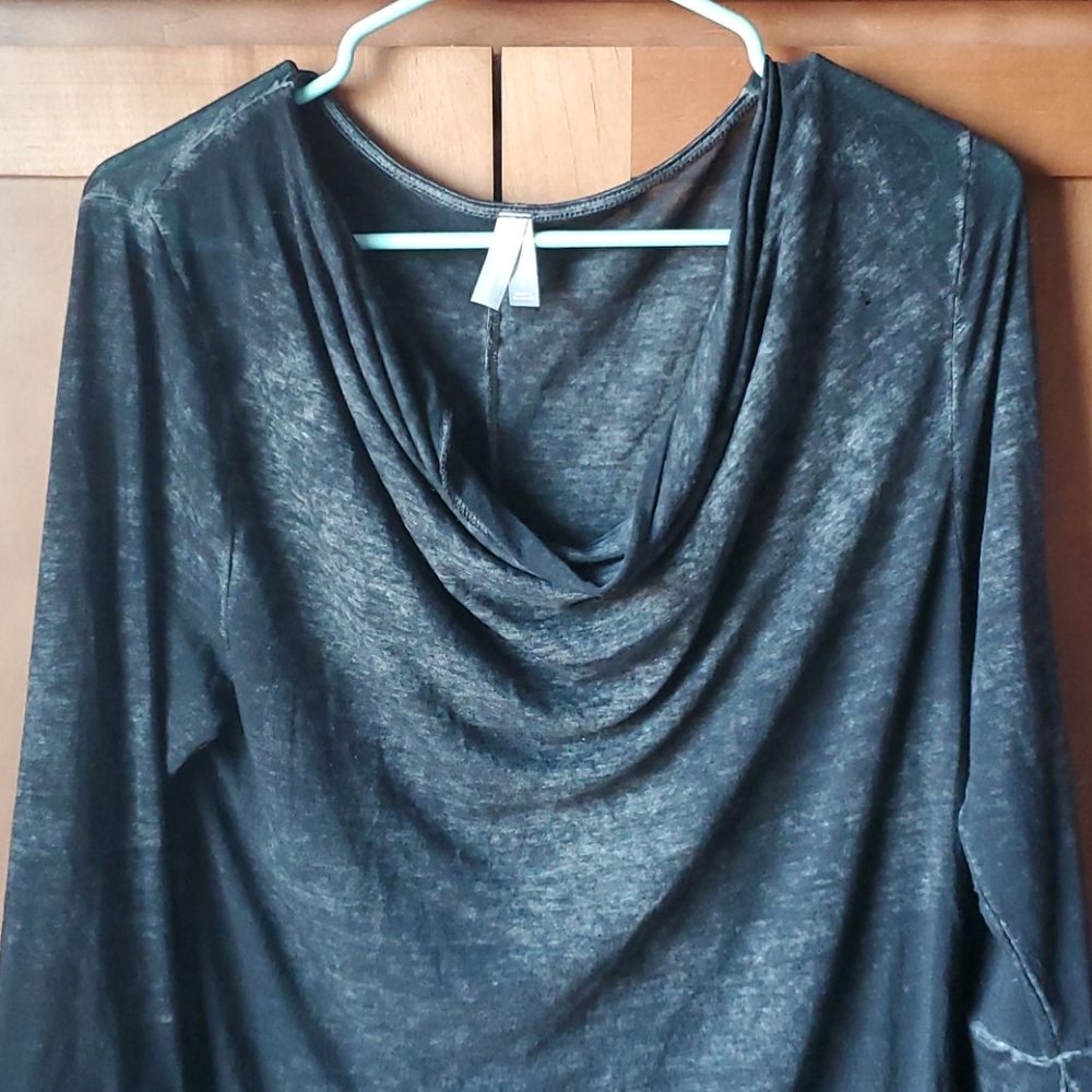 🛍 Distressed top 🖤 - Picture 3 of 5